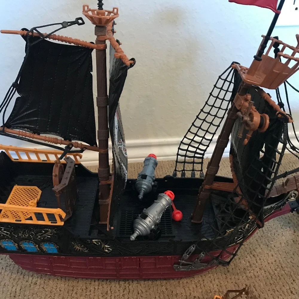 True Heroes Pirate Ship and Action Figure Toy Lot